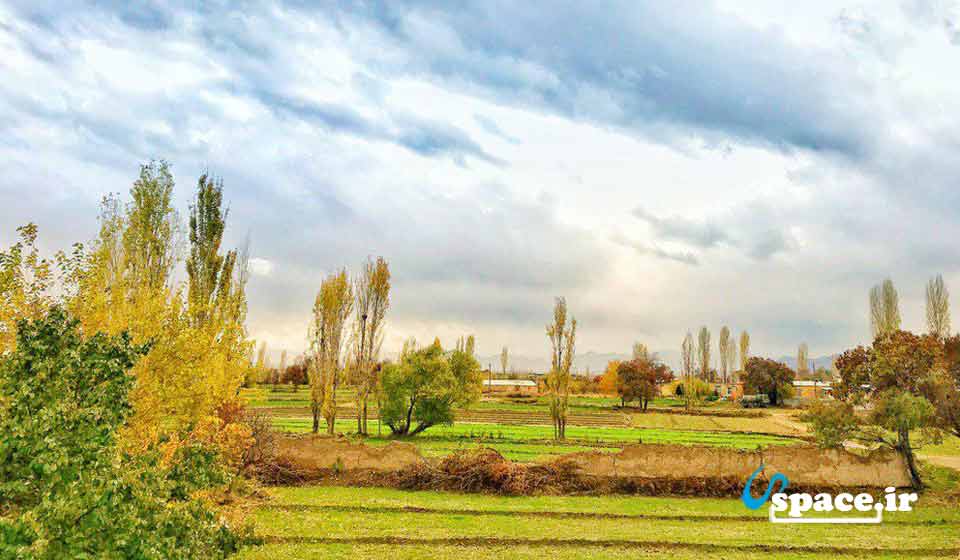 طبیعت زیبای منطقه اقامتگاه بوم گردی خانه سیفی ها - سعیدآباد - گلپایگان - اصفهان
